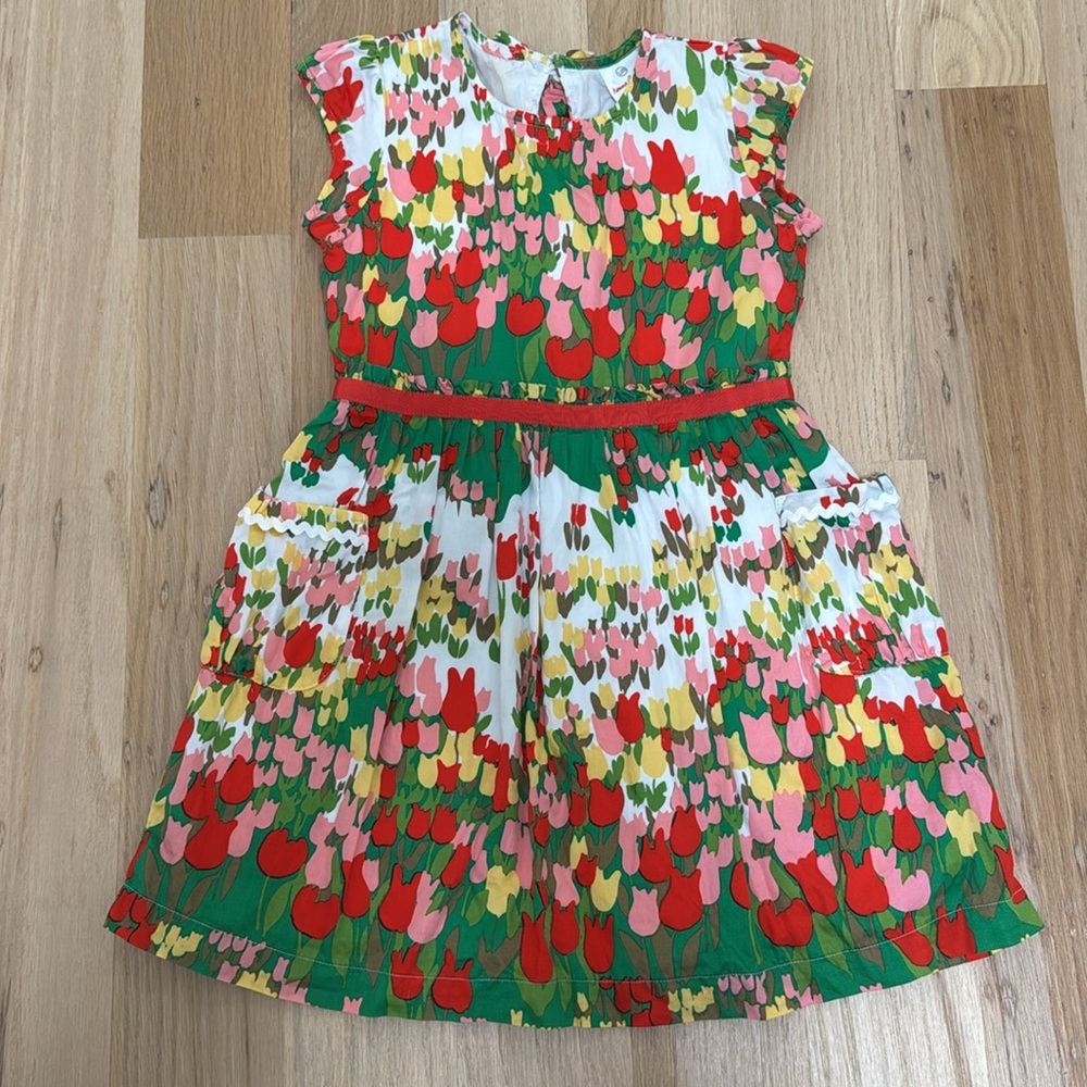 Hanna Andersson tulip dress with side pockets, bow in back & zipper, size 120